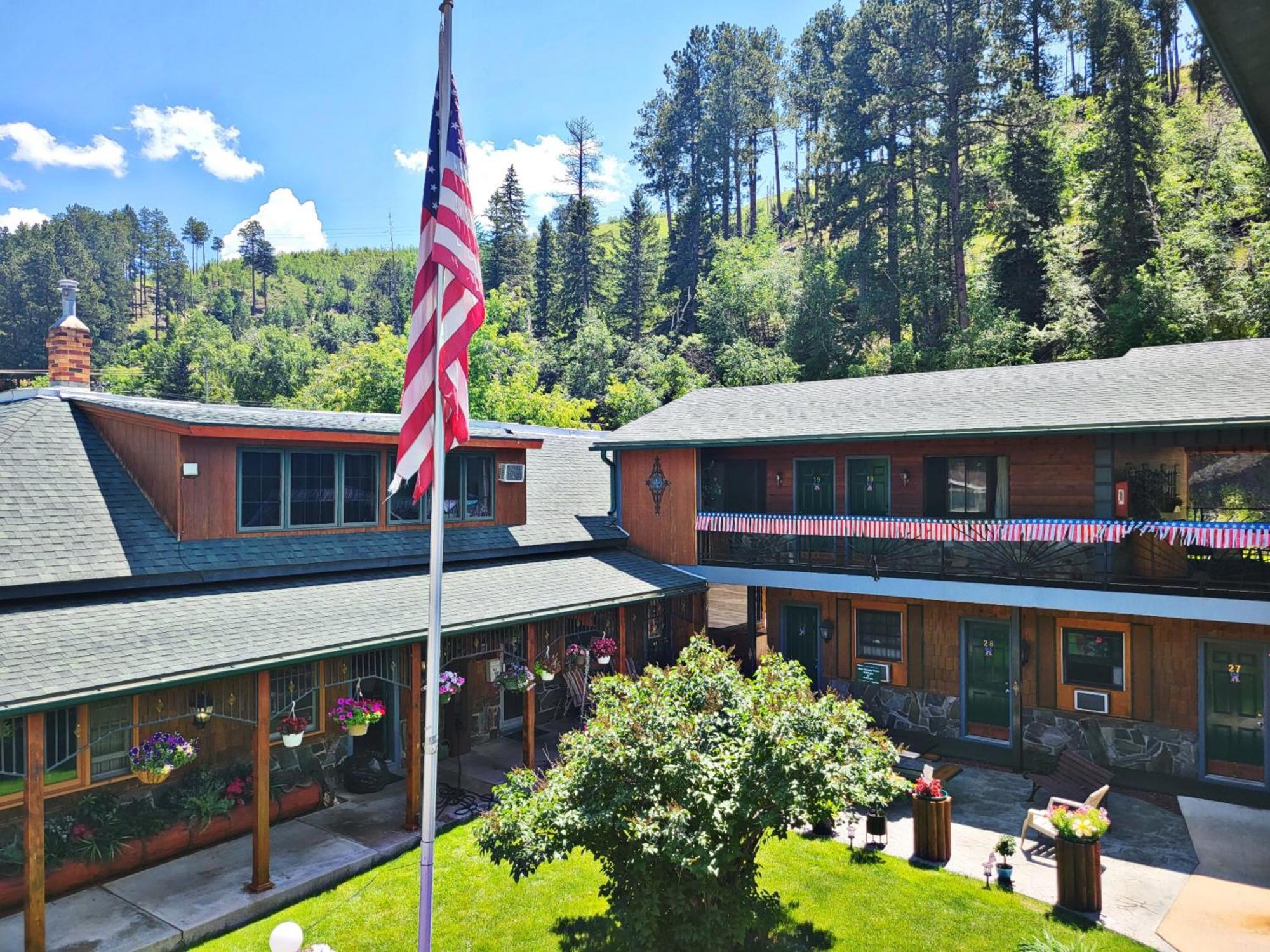 Cedar Wood Inn Deadwood Exterior photo